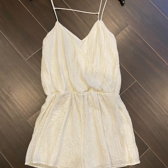 Beaded white romper - Picture 7 of 8